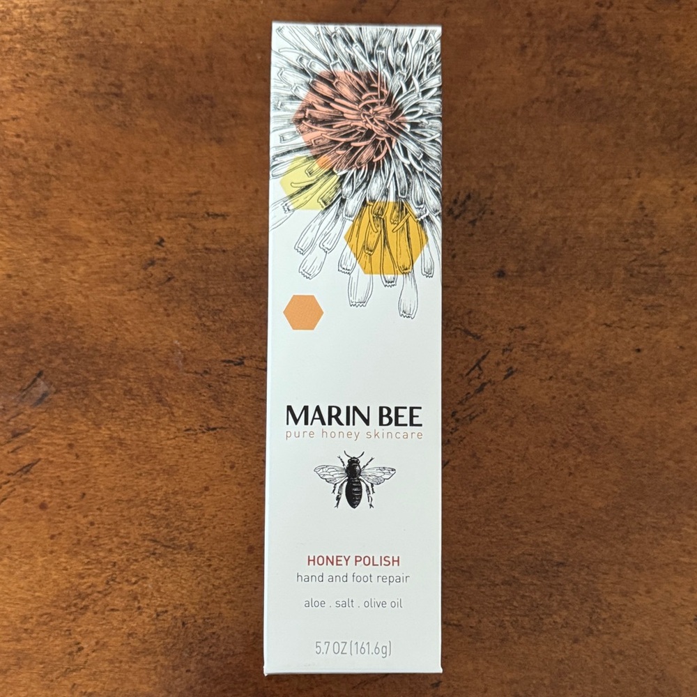 Marin Bee Skincare Set with Floral Design - Picture 3 of 8